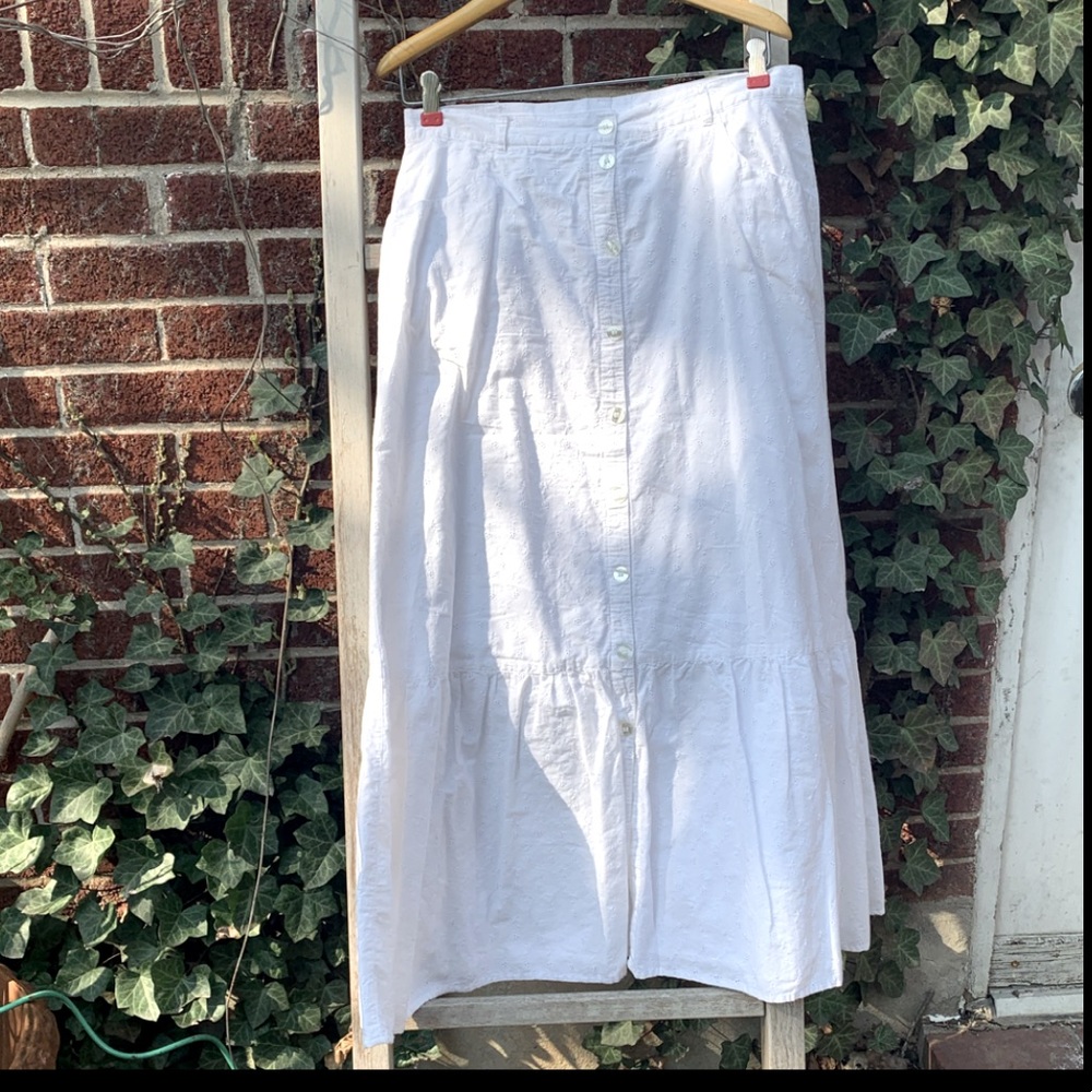 Liz Claiborne Lizwear Jeans.  Awesome white skirt